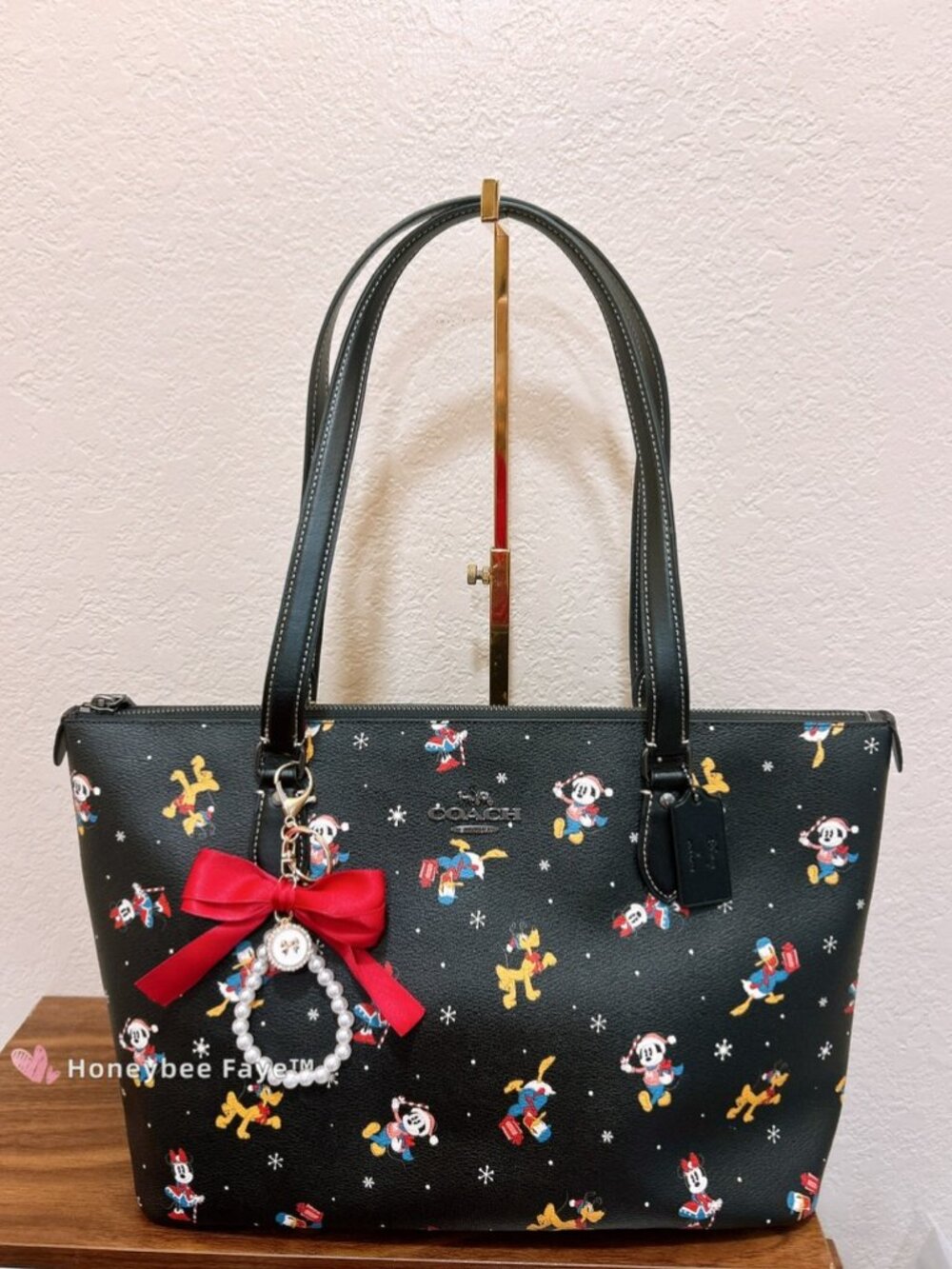 NWT Disney X Coach Gallery Tote With Holiday Print CM189